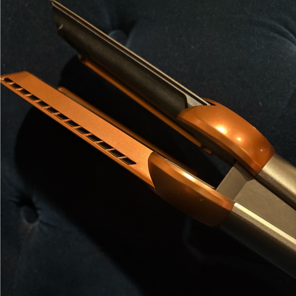 NEW Dyson Airstrait Hair Straightener